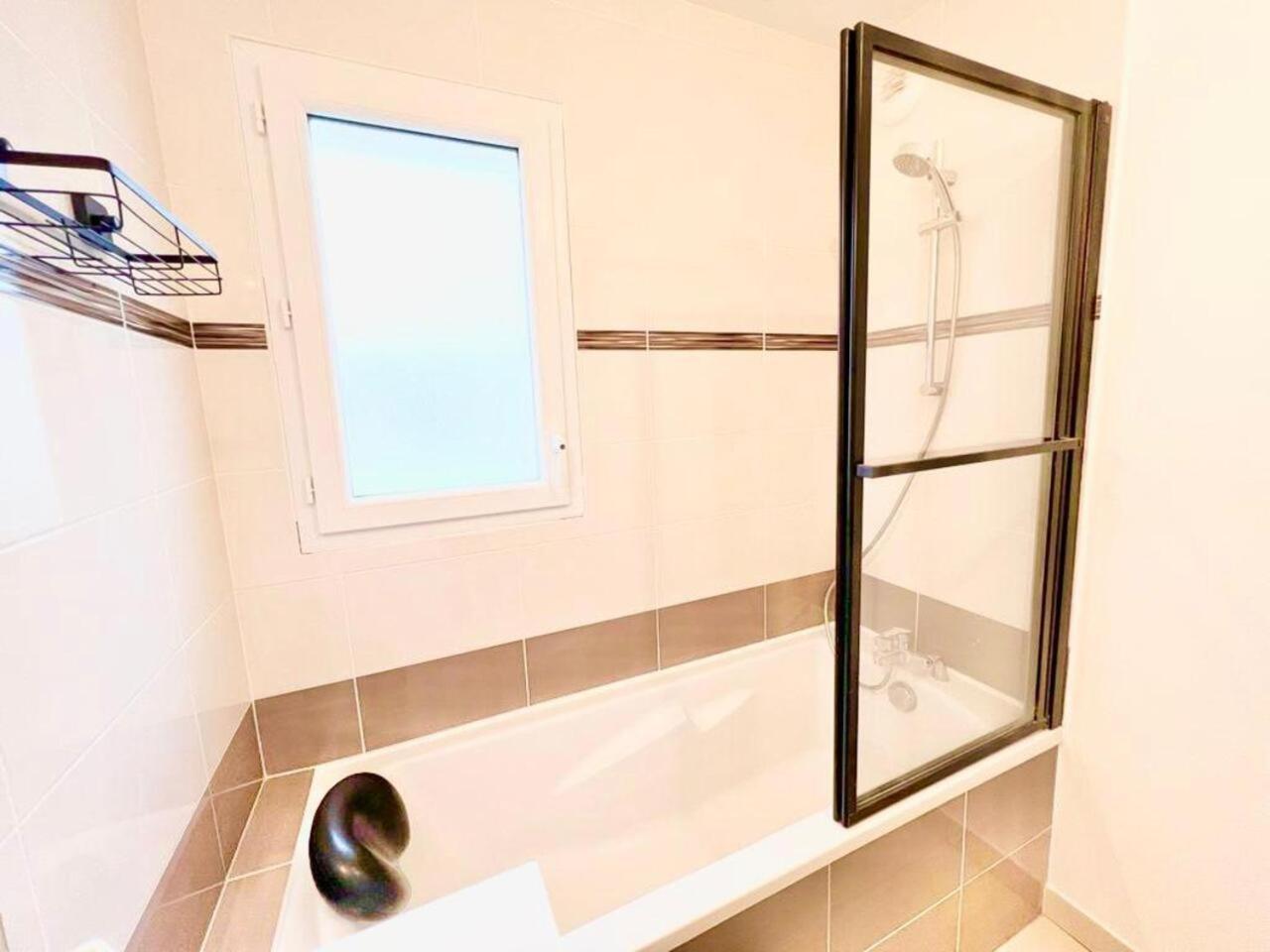 L'Atelier Chic - Wifi Fibre - Parking Privee - Balcon - Netflix Apartment Lanester Exterior foto