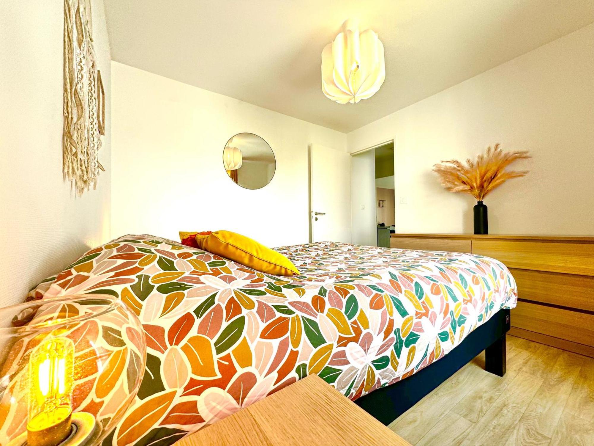 L'Atelier Chic - Wifi Fibre - Parking Privee - Balcon - Netflix Apartment Lanester Exterior foto