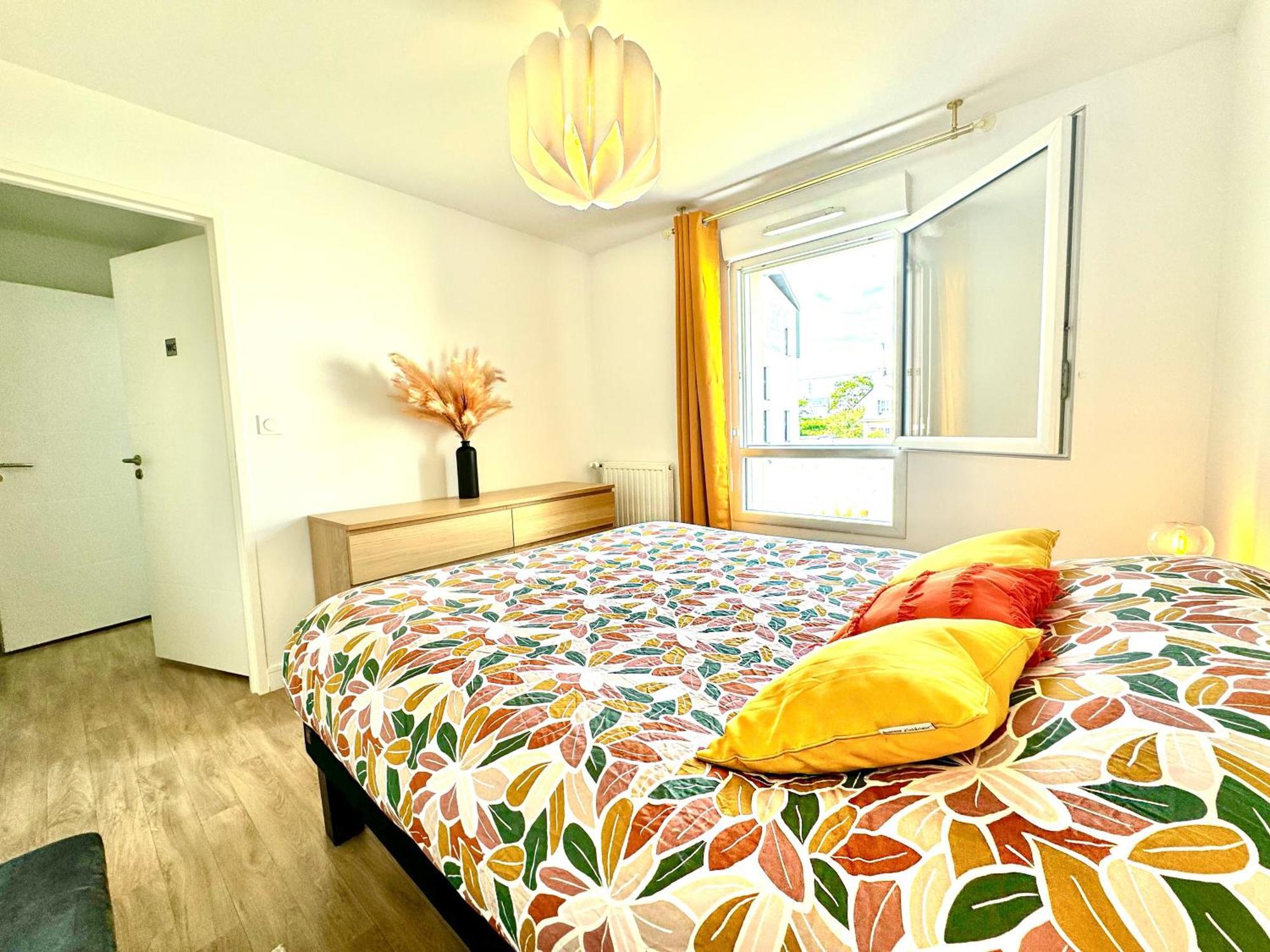 L'Atelier Chic - Wifi Fibre - Parking Privee - Balcon - Netflix Apartment Lanester Exterior foto